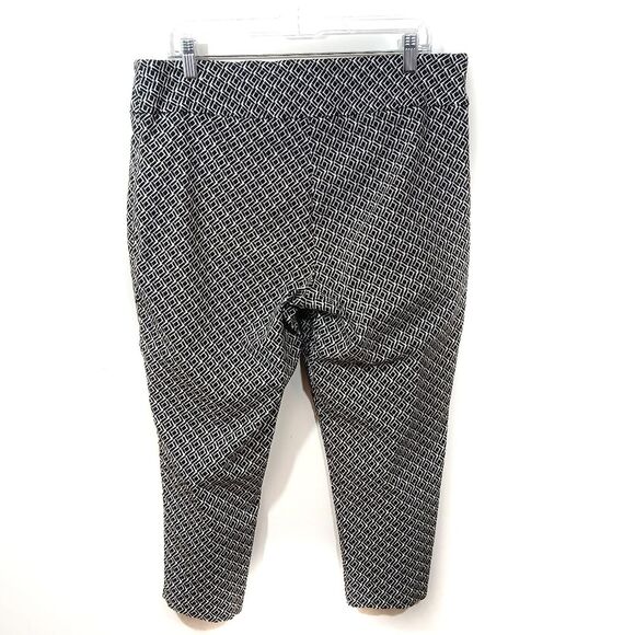 Peck & Peck Cropped Pull On Pants - Picture 3 of 7